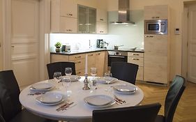 Modern Apartment Vsehrdova