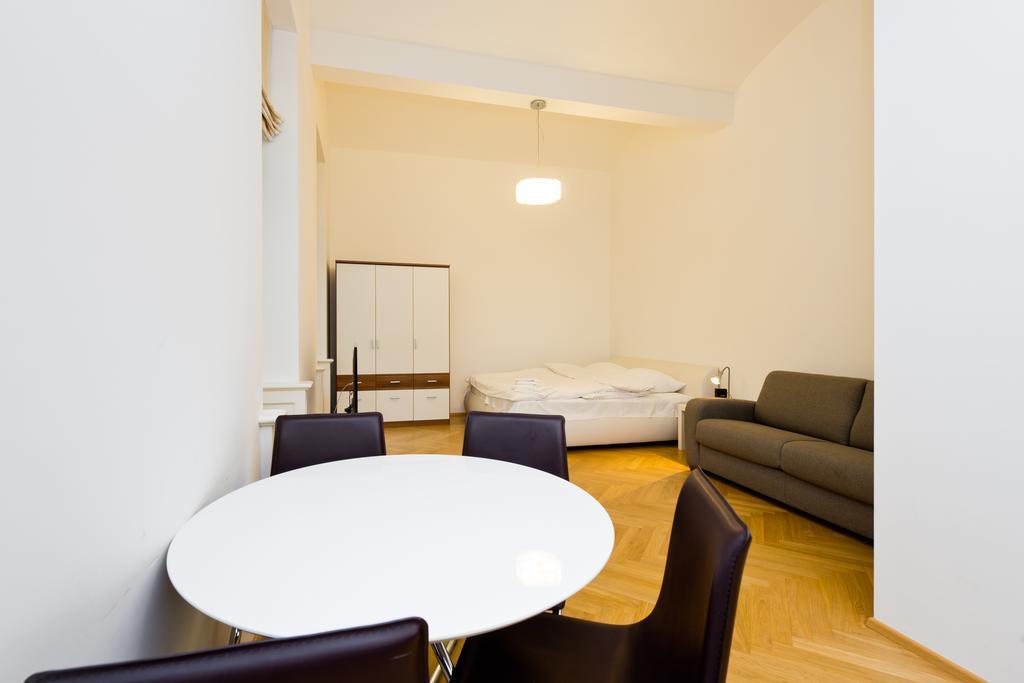 Modern Apartment Vsehrdova Praga Pokój zdjęcie