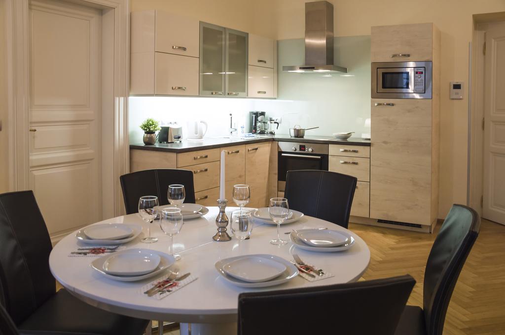 Modern Apartment Vsehrdova Praga Zewnętrze zdjęcie