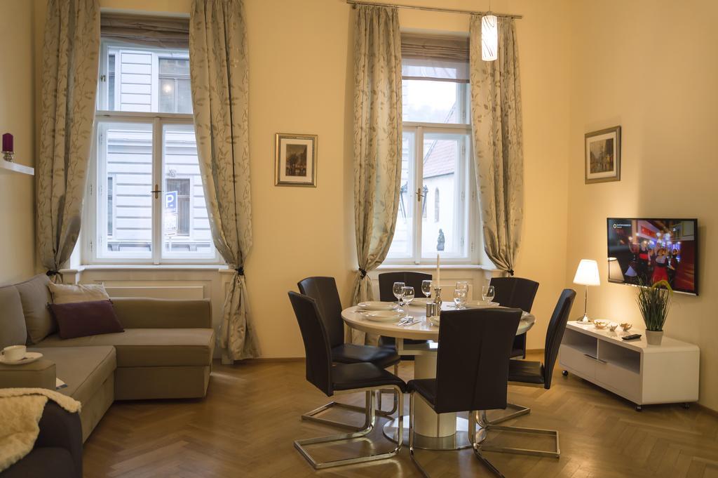 Modern Apartment Vsehrdova Praga Zewnętrze zdjęcie