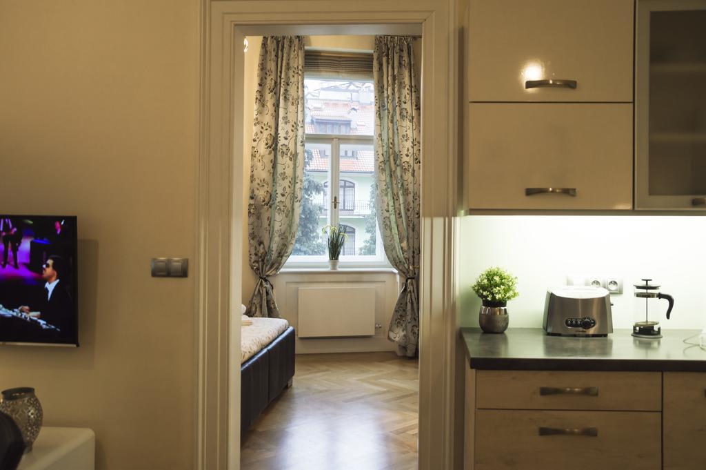 Modern Apartment Vsehrdova Praga Zewnętrze zdjęcie