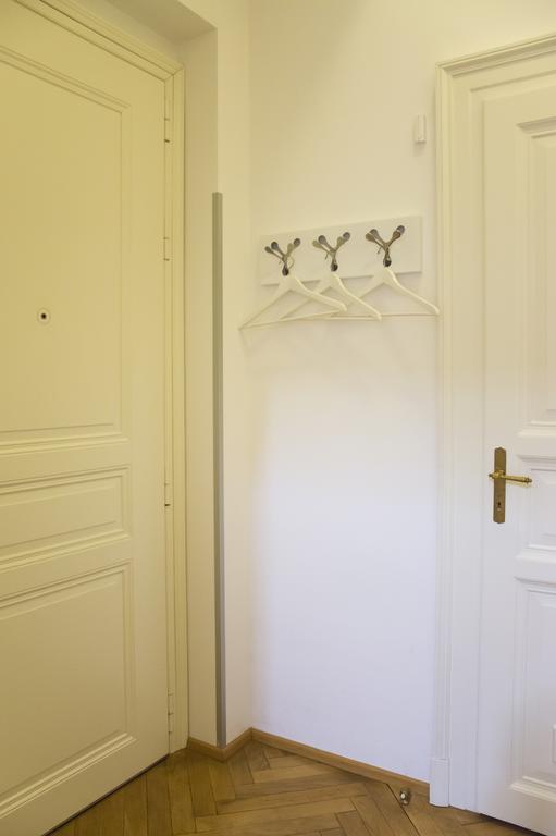 Modern Apartment Vsehrdova Praga Zewnętrze zdjęcie