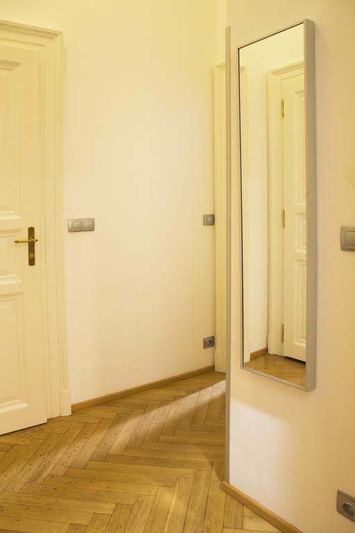 Modern Apartment Vsehrdova Praga Zewnętrze zdjęcie